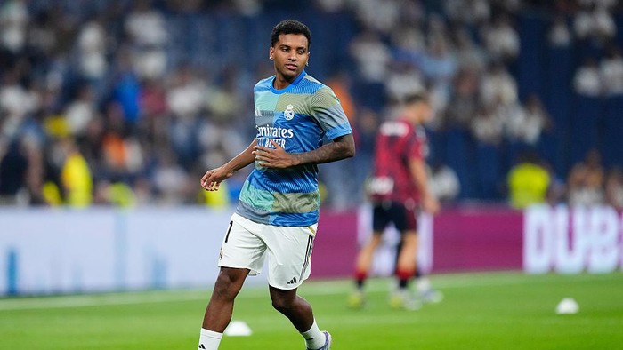 Rodrygo Goes right winger of Real Madrid and Brazil during the warm-up before the La Liga EA Sports match between Real Madrid CF and CA Osasuna at Estadio Santiago Bernabeu on August 19, 2025 in Madrid, Spain. (Photo by Jose Breton/Pics Action/NurPhoto via Getty Images)