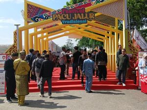 Akan Dibuka Wapres, Begini Suasana Pacu Jalur di Tepian Narosa Pagi Ini