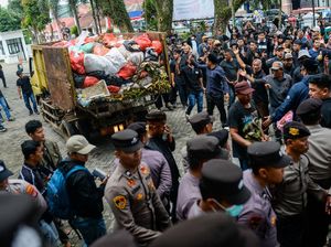 Tolak Sampah Tangsel, Kantor Bupati Pandeglang Digeruduk Tolak Sampah Tangsel, Kantor Bupati Pandeglang Digeruduk