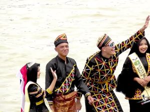 Aisar Khaled Turut Ramaikan Festival Pacu Jalur di Kuansing Aisar Khaled Turut Ramaikan Festival Pacu Jalur di Kuansing