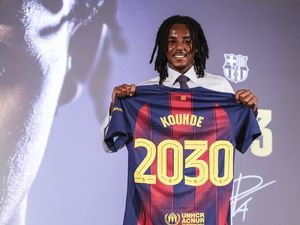 Kounde Resmi Teken Kontrak Baru, Siap Bawa Barcelona Lebih Sukses Lagi Kounde Resmi Teken Kontrak Baru, Siap Bawa Barcelona Lebih Sukses Lagi