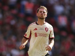 Sambil Promosi Ponsel, Mac Allister-Wirtz Jawab Rumor Rebutan Nomor 10