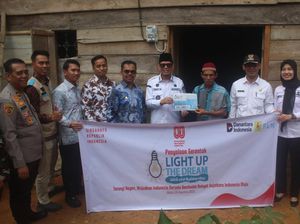 20 Rumah Warga di OKU Dapat Sambungan Listrik Gratis