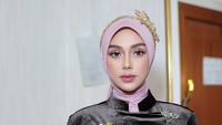 Pulang Umrah, Celine Evangelista Minta Doa yang Baik-baik
