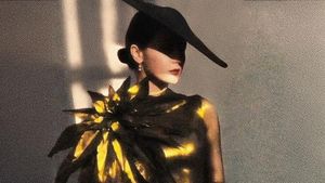 Potret Dramatis Dilraba Dilmurat Pakai Gaun Couture di W Fashion Gala China