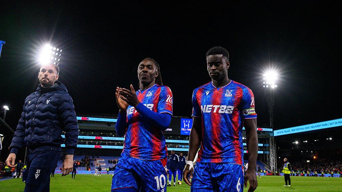 Eberechi Eze dan Marc Guehi tetap dimainkan Crystal Palace meski diincar klub lain (Getty Images/Sebastian Frej/MB Media)