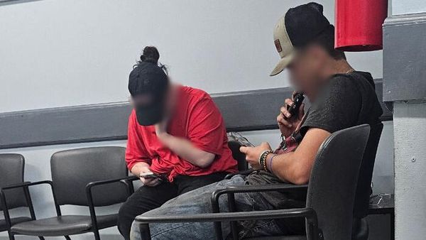 Kelakuan Egois Orang di Foto Ini Bikin Emosi, Jangan Ditiru!