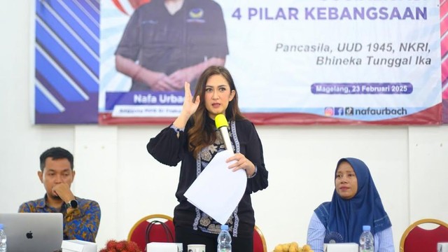 Gosip Terkini Selebriti Insertlive : Gaji Nafa Urbach yang Setuju Anggota DPR Dapat Tunjangan Rumah Rp50 Juta