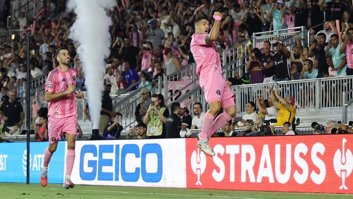 FORT LAUDERDALE, FLORIDA - AUGUST 20: Luis Suárez #9 of Inter Miami CF celebrates after scoring the teams first goal during the Leagues Cup Quarter-final between Inter Miami CF and Tigres UANL at Chase Stadium on August 20, 2025 in Fort Lauderdale, Florida. (Photo by Carmen Mandato - Leagues Cup/MLS via Getty Images)