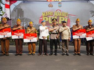 Video: Kapolri Pimpin Upacara Hari Juang Polri, Resmikan Patung M Jasin Video: Kapolri Pimpin Upacara Hari Juang Polri, Resmikan Patung M Jasin