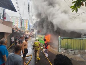 4 Bangunan Terbakar di Tamansari, 2 Petugas Damkar Terluka
