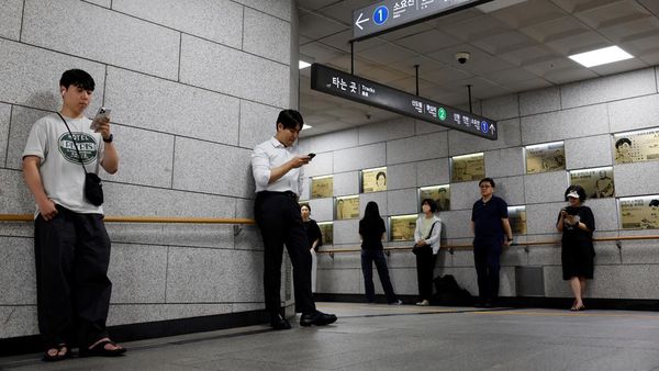 Kompak dan Tertib, Warga Seoul Ikuti Latihan Darurat Nasional