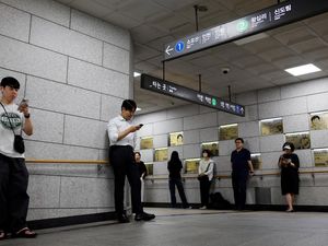 Kompak dan Tertib, Warga Seoul Ikuti Latihan Darurat Nasional