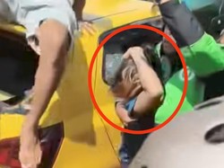 Pemobil Wanita di Makassar Diamuk Massa gegara Tabrak Lari Pemotor-Truk