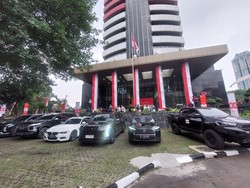 KPK Jadi Showroom Dadakan, Nissan GTR-BMW Terkait OTT Wamenaker Dipamerkan