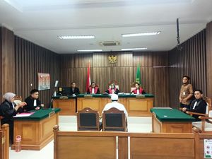Cabuli Santri, Ustaz di Tasikmalaya Divonis 15 Tahun Penjara Cabuli Santri, Ustaz di Tasikmalaya Divonis 15 Tahun Penjara