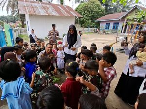 Polisi di Inhu Ajak Anak-anak TK Tanam Pohon Sambil Bermain