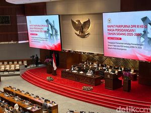 DPR Terima Surpres Penunjukan Wakil Pemerintah Bahas Revisi UU Haji DPR Terima Surpres Penunjukan Wakil Pemerintah Bahas Revisi UU Haji