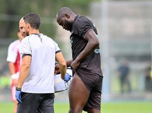 Lukaku Tak Perlu Operasi, tapi Absen 3-4 Bulan Lukaku Tak Perlu Operasi, tapi Absen 3-4 Bulan
