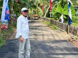 Liku Hidup Roni: dari Guru Honorer hingga Jadi Sultan Pangandaran Liku Hidup Roni: dari Guru Honorer hingga Jadi Sultan Pangandaran