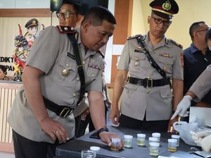 Puluhan Personel Polres Tabanan Jalani Tes Narkoba Puluhan Personel Polres Tabanan Jalani Tes Narkoba