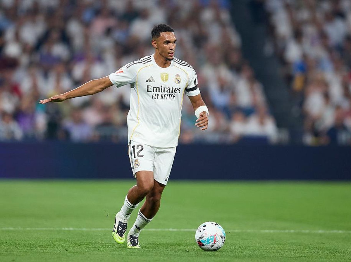 Aksi Trent Alexander-Arnold debut main di LaLiga. (Foto: Ion Alcoba Beitia/Getty Images)
