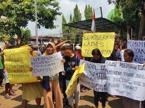 Tak Ada Pembangunan, Ratusan Warga di Pasuruan Tuntut Kadesnya Mundur