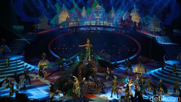 Aksi Memukau Yura Yunita x Padi Reborn di Pagelaran Sabang Merauke 2025