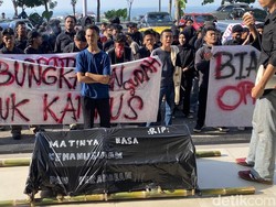 Mahasiswa UIN Walisongo Semarang Demo UKT Naik-Wajib Bayar Mahad Rp 4 Juta