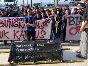Mahasiswa UIN Walisongo Semarang Demo UKT Naik-Wajib Bayar Mahad Rp 4 Juta Mahasiswa UIN Walisongo Semarang Demo UKT Naik-Wajib Bayar Mahad Rp 4 Juta