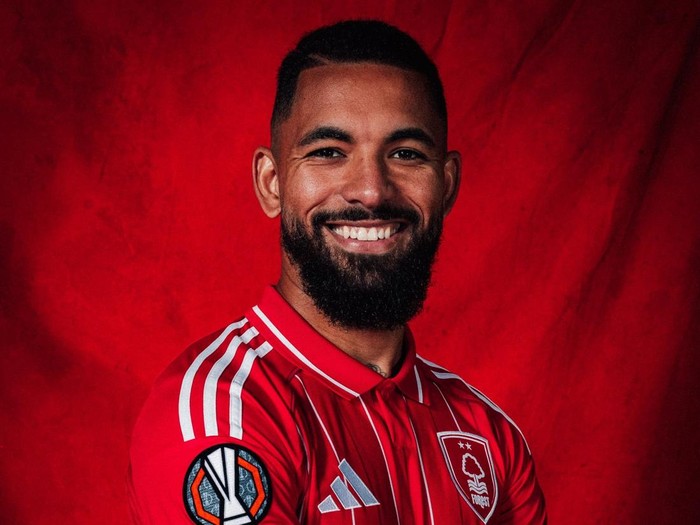 Douglas Luiz telah bergabung dengan Nottingham Fores. Dia tiba dengan status pinjaman dari Juventus.