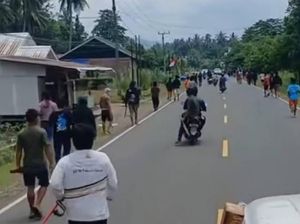 2 Kelompok Warga Bentrok di Jalan Trans Sulawesi Mamuju, Bawa Parang-Tombak 2 Kelompok Warga Bentrok di Jalan Trans Sulawesi Mamuju, Bawa Parang-Tombak
