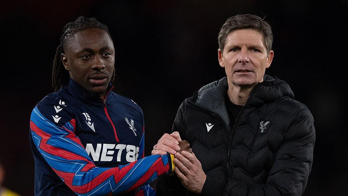 Eberechi Eze (kiri) dan Oliver Glasner. Foto: Visionhaus/Getty Images/Visionhaus