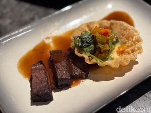 Baru! Sensasi Menikmati Beef Yakitori Skewers di Atas Ketinggian Kota Jakarta