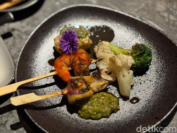 Berada di Atas Ketinggian, Restoran Ini Punya Menu Beef Yakitori Skewers