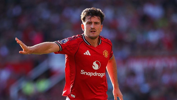 MANCHESTER, ENGLAND - AUGUST 17: Harry Maguire of Manchester United during the Premier League match between Manchester United and Arsenal at Old Trafford on August 17, 2025 in Manchester, England. (Photo by James Gill - Danehouse/Getty Images)