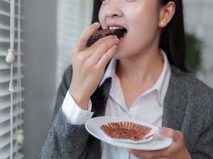 Sugar Craving Saat Kerja? Ini Tips Atasinya agar Tetap Produktif & Sehat Sugar Craving Saat Kerja? Ini Tips Atasinya agar Tetap Produktif & Sehat