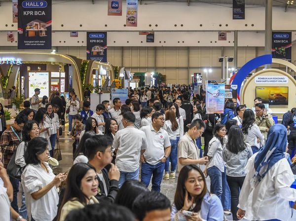 Pengunjung Padati BCA Expo 2025 di ICE BSD