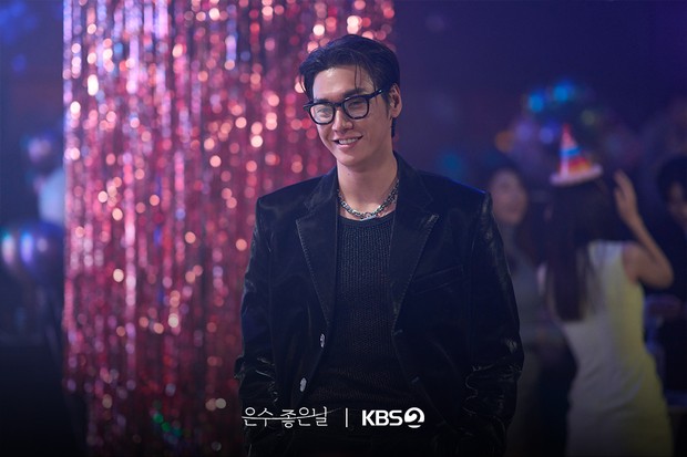 Potret Kim Young Kwang di Walking on Thin Ice/ Foto: instagram.com/kbsdrama Potret Kim Young Kwang di Walking on Thin Ice/ Foto: instagram.com/kbsdrama