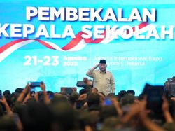 Bangga, Prabowo Beri Hormat ke Menteri, Guru dan Kepala Sekolah Rakyat