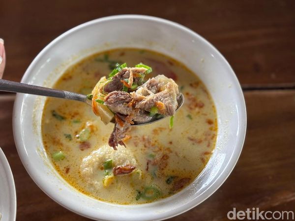 Puas Kenyang! Makan Soto Betawi Legendaris di Jaksel