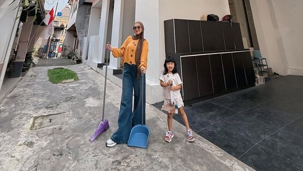 Moana Anak Ria Ricis Jadi Ibu Kos!