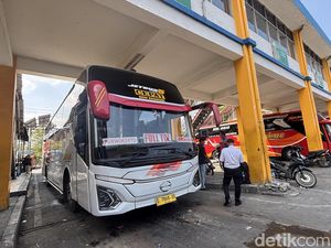 Perjalanan Bus Tetap Sunyi, Sopir dan Kondektur Lebih Pilih Aman Perjalanan Bus Tetap Sunyi, Sopir dan Kondektur Lebih Pilih Aman