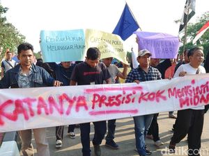 Oknum Brimob Terlibat Pengeroyokan Wartawan di Serang, Polda Banten Didemo Oknum Brimob Terlibat Pengeroyokan Wartawan di Serang, Polda Banten Didemo