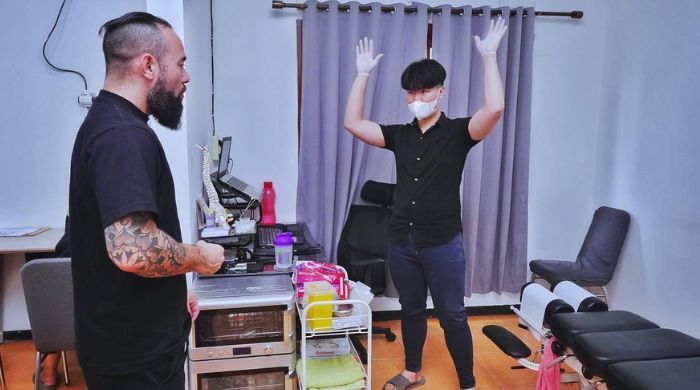 Sesi terapi chiropractic di chirobone
