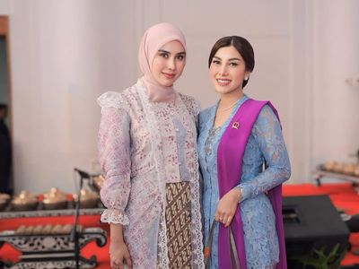 8 Gaya Ibu Pejabat ala Syahnaz & Nisya 2 Adik Raffi Ahmad di Hari Jadi Jabar