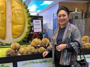 Gaya Titiek Soeharto Padu Padan Outer Bernuansa Etnik Dengan Tas Ratusan Juta Gaya Titiek Soeharto Padu Padan Outer Bernuansa Etnik Dengan Tas Ratusan Juta