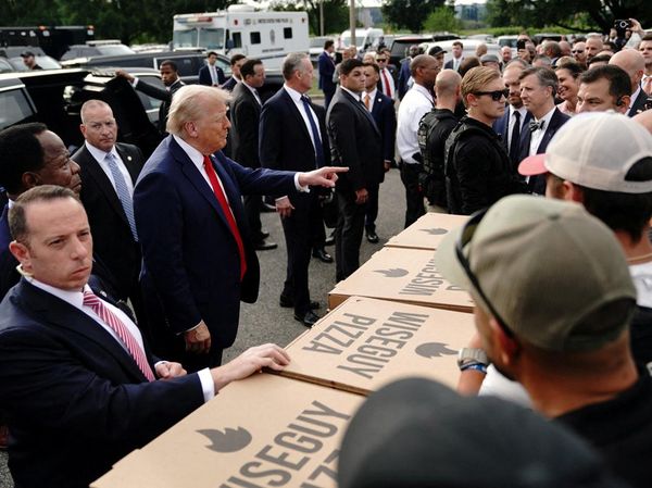 Trump Sambangi Fasilitas Operasional Kepolisian Taman AS Anacostia di Washington