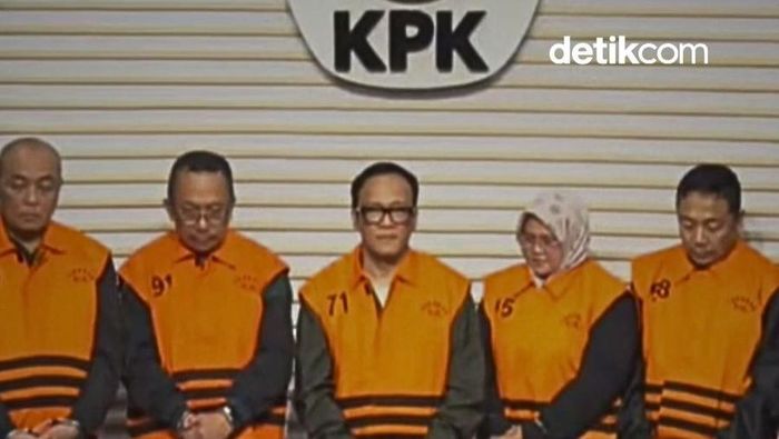 Video: Wamenaker Noel Berompi Oranye, Senyum dan Kepalkan Tangan