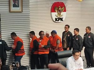 Habis Nangis, Noel Senyum-Kepalkan Tangan di Konferensi Pers KPK Habis Nangis, Noel Senyum-Kepalkan Tangan di Konferensi Pers KPK